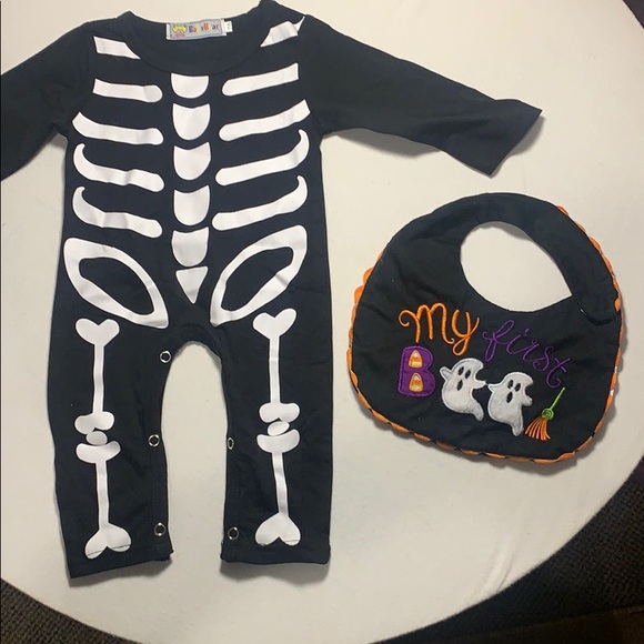 Halloween skeleton onesie and bib - Picture 1 of 5